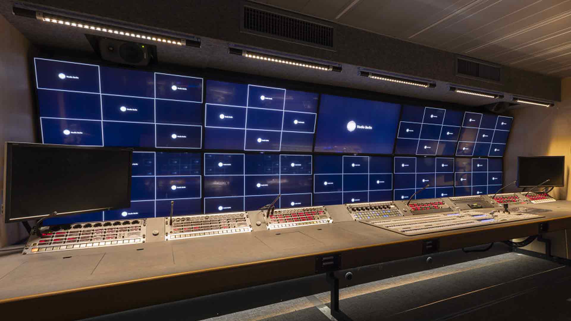 Ü9 UHD