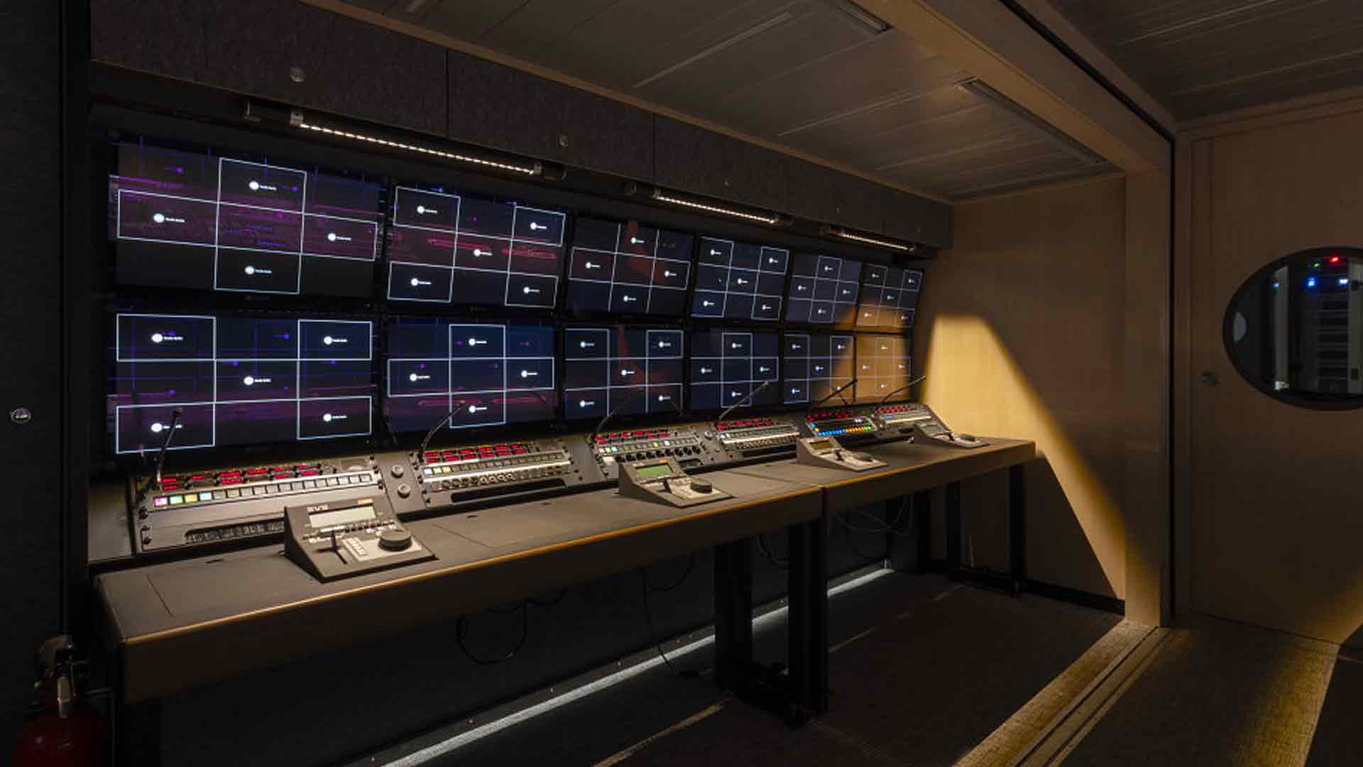 Ü9 UHD